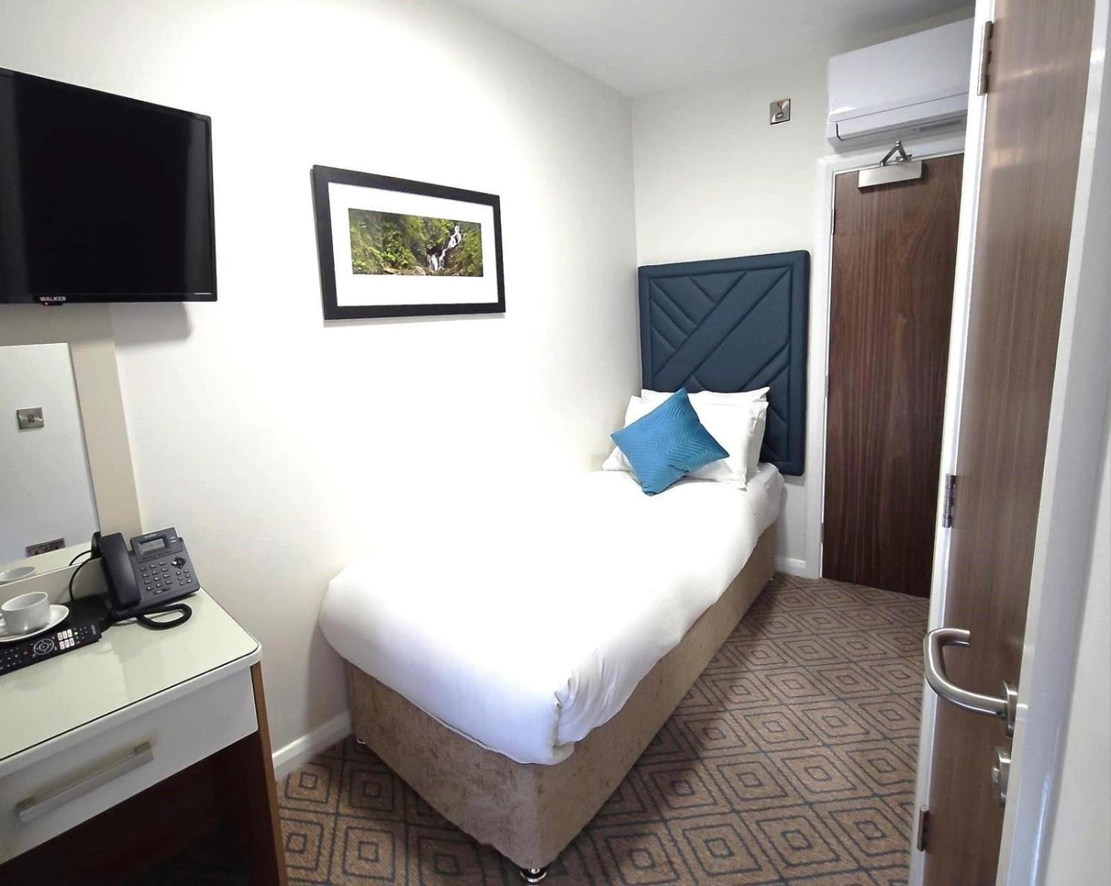 Hotel The Bailie, Main St Bailieborough, A82T6C6 Cavan Esterno foto